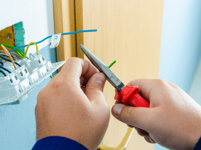 Reasons To Call an Electrician in Birmingham